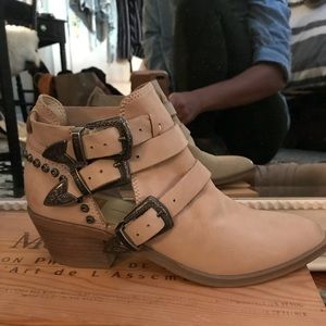 Dolce Vita Western Booties